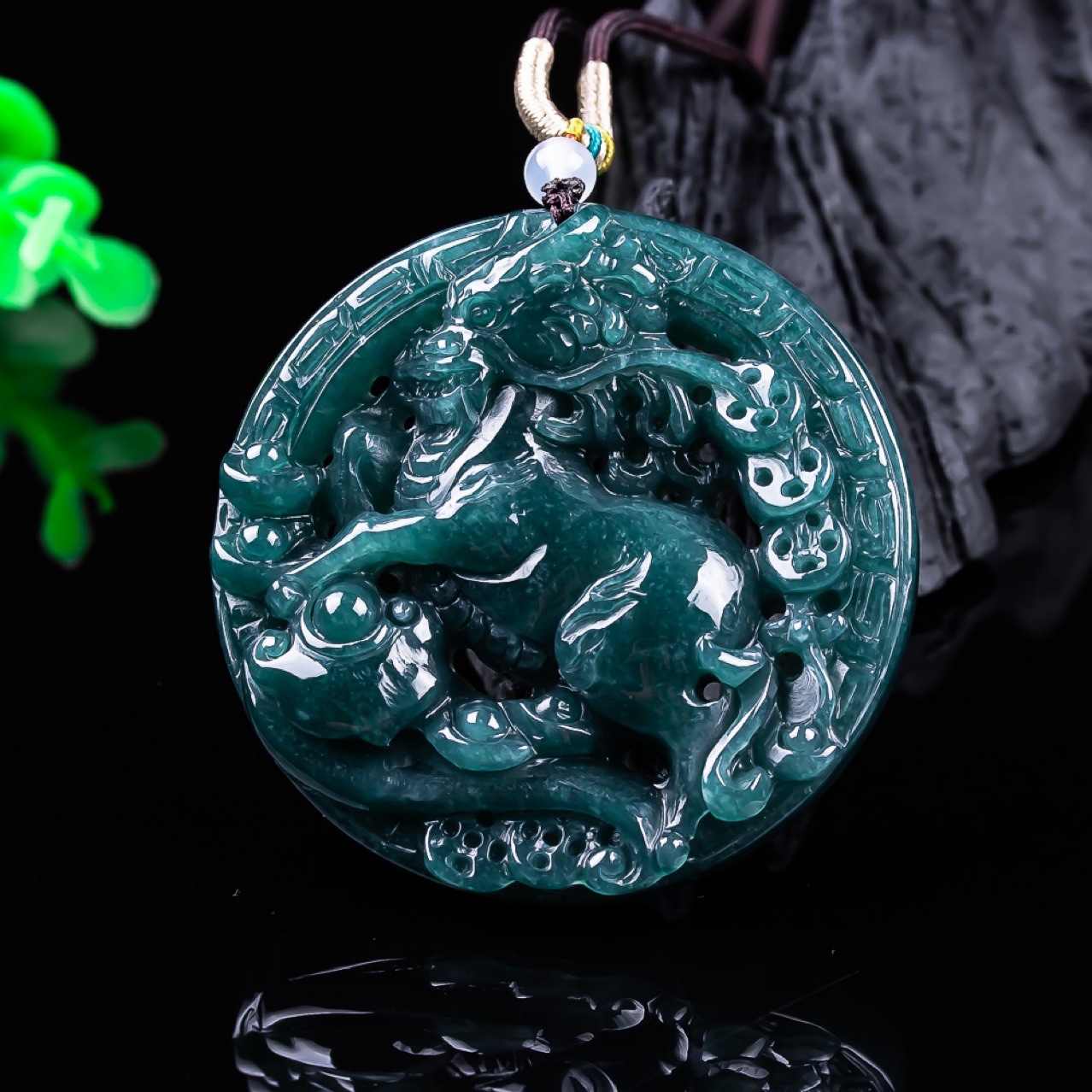 Women'S Fashion Gifts - Pendant z jadeitu birmańskiego w kształcie