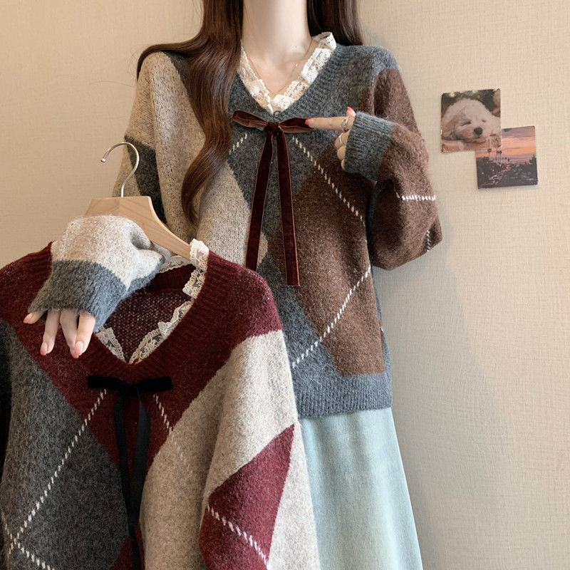 Women'S Fashion Trends Fall 2025 - Swetry damskie dziergane z dekoltem w